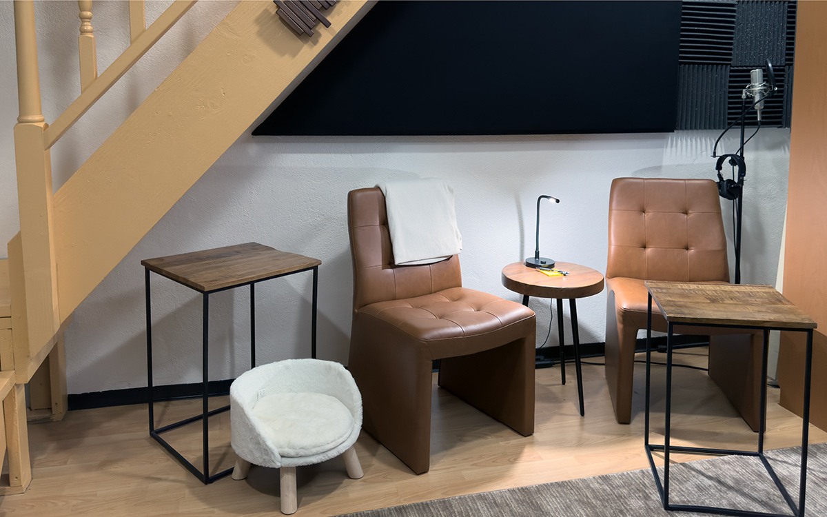 Elite Finishing Labs client lounge — comfortable seating, workspace, and dog-friendly environment